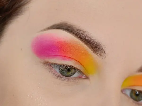 Cut crease - jak zrobić odciętą powiekę krok po kroku