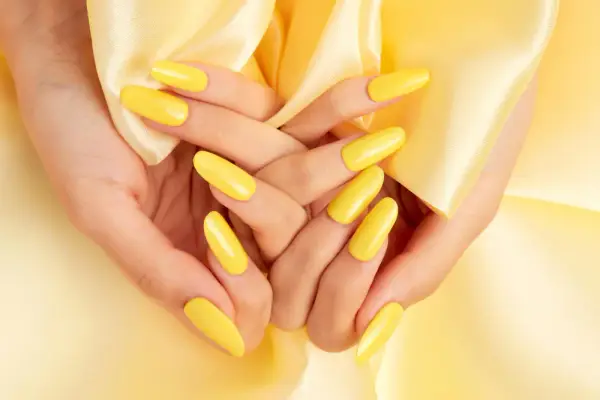Czym różni się hybryda od żelu? Kluczowe różnice i co wybrać do manicure